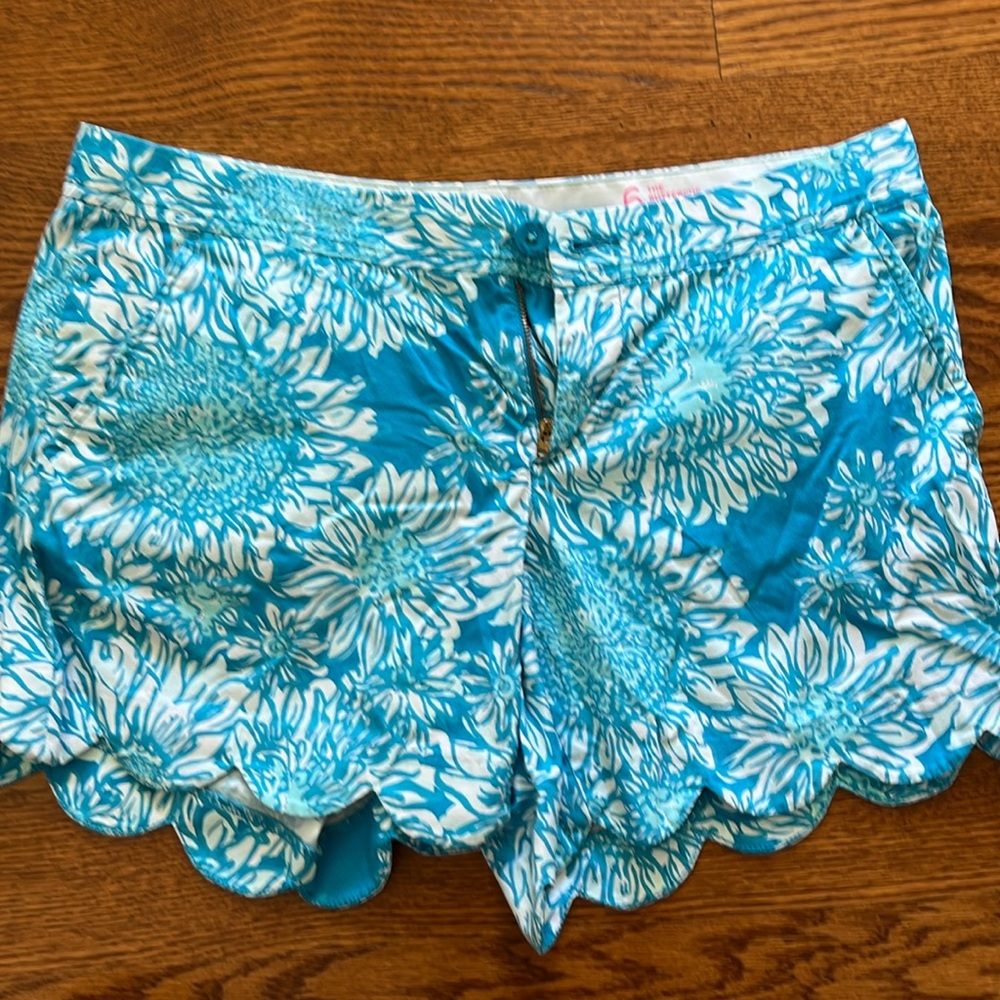 Lilly Pulitzer 5” Buttercup Scalloped shorts